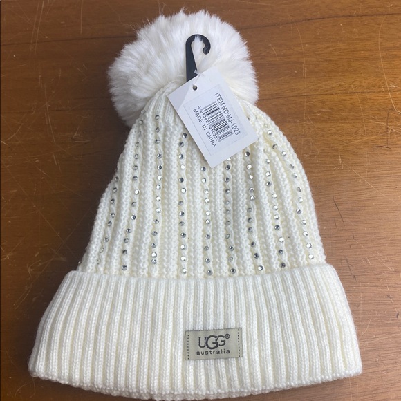 UGG WhiteKnit PomPom Beanie - Picture 1 of 3